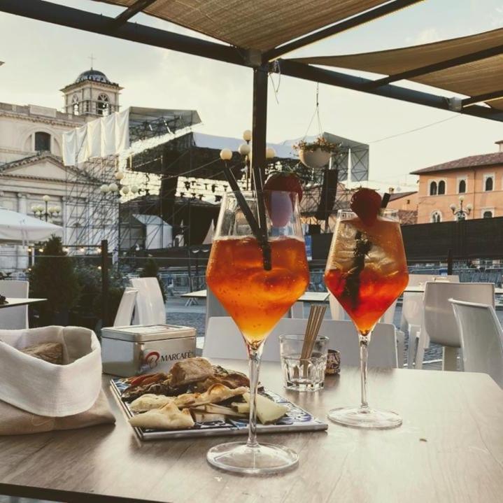 Piazza Del Mercato LʼAquila Eksteriør bilde
