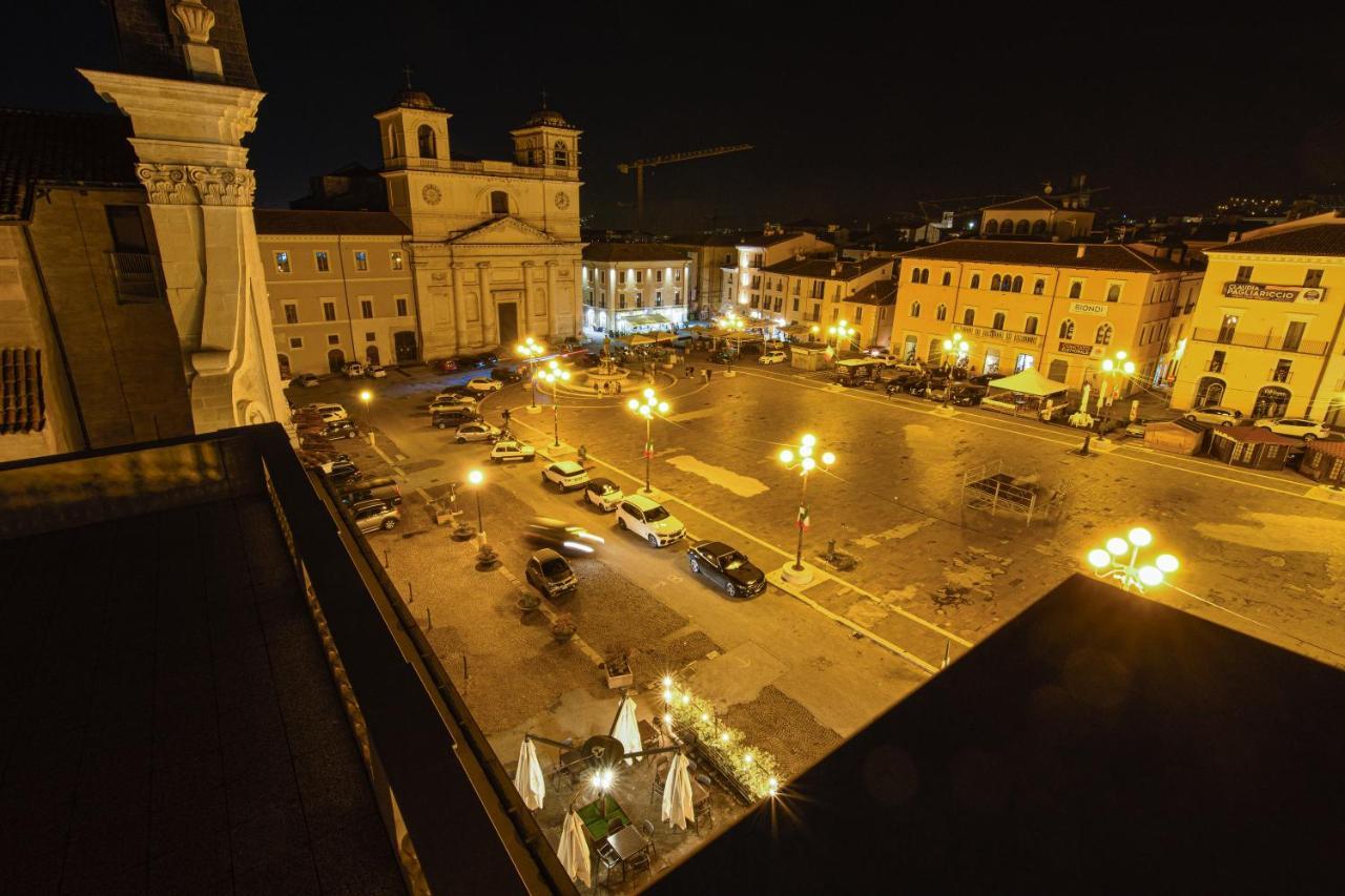 Piazza Del Mercato LʼAquila Eksteriør bilde