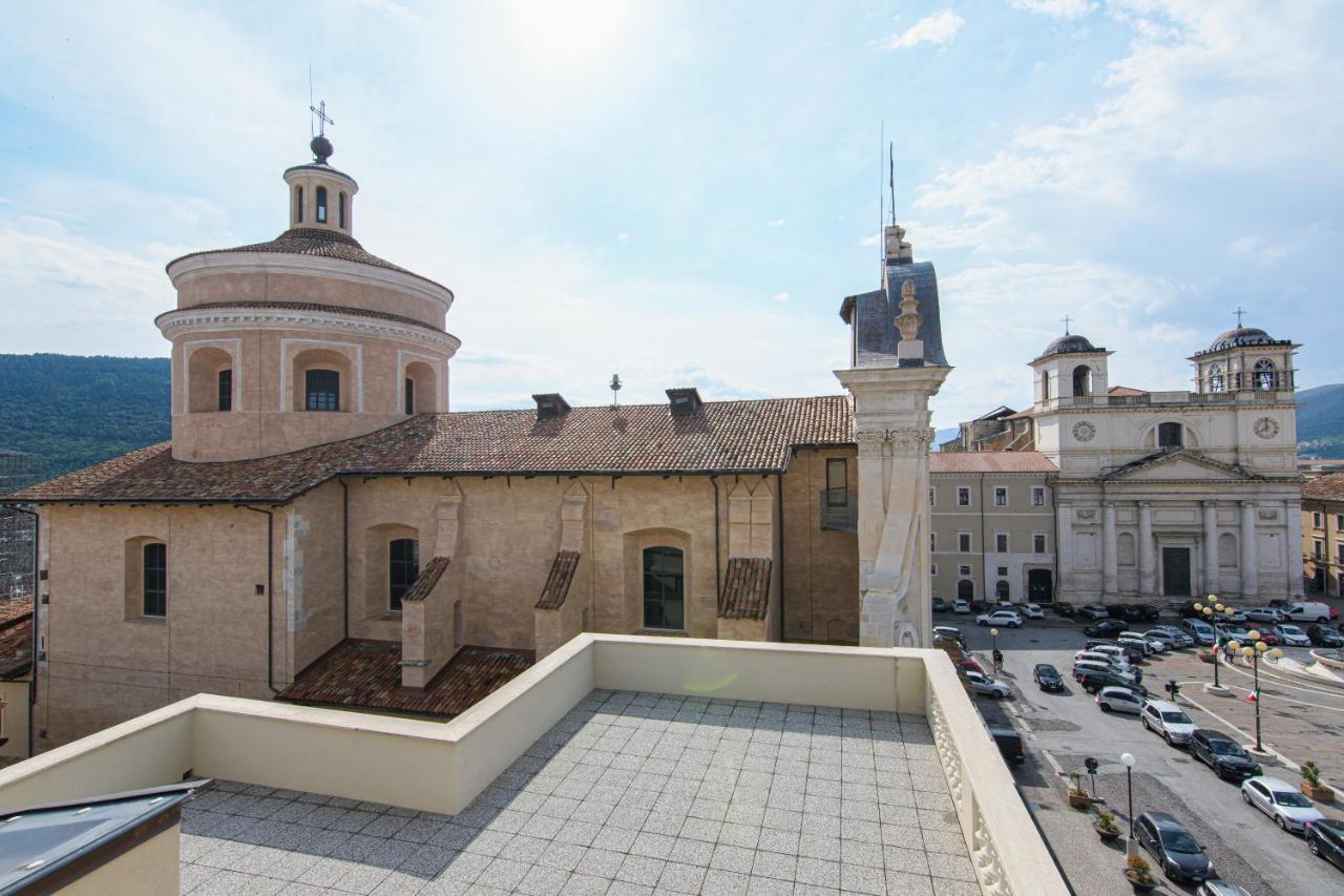 Piazza Del Mercato LʼAquila Eksteriør bilde